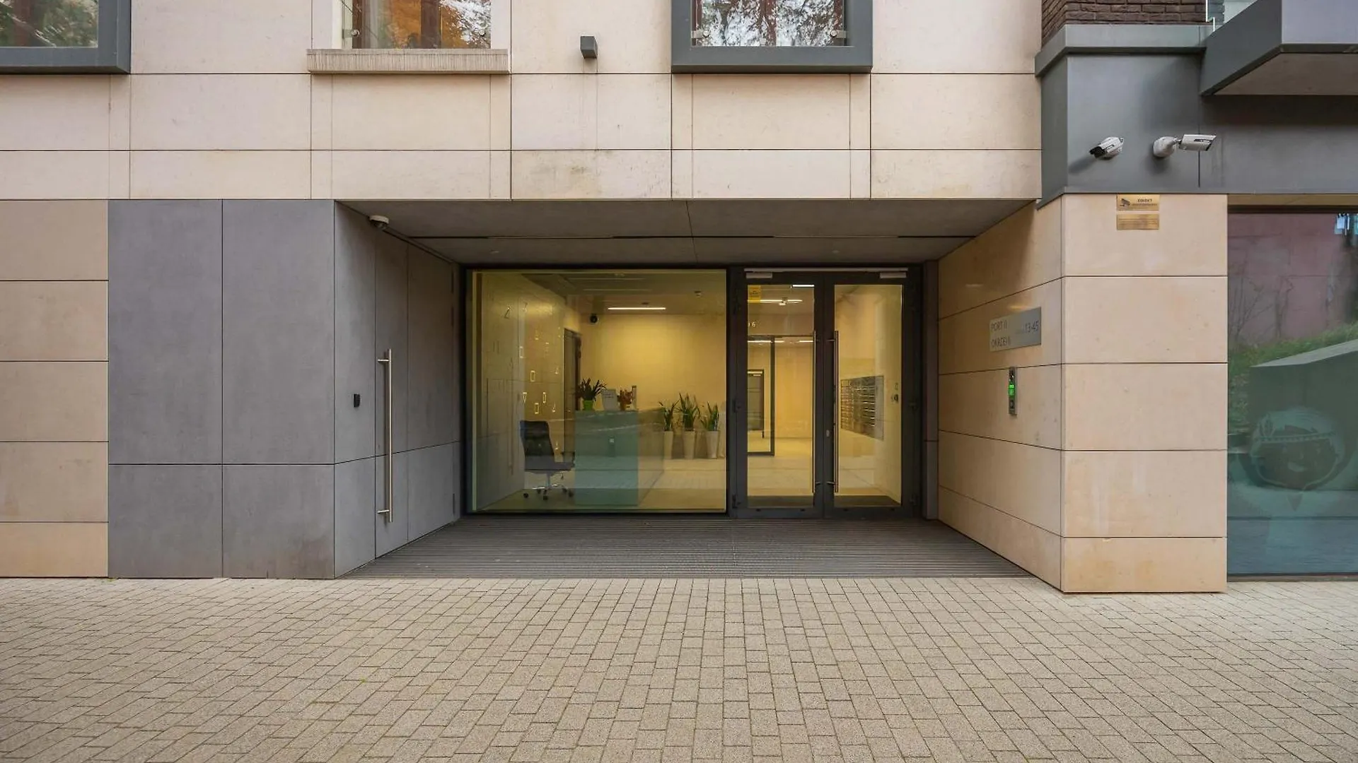 Air Conditioned Apartment With Parking And Desk For Remote Work In Warsaw By Noclegi Renters