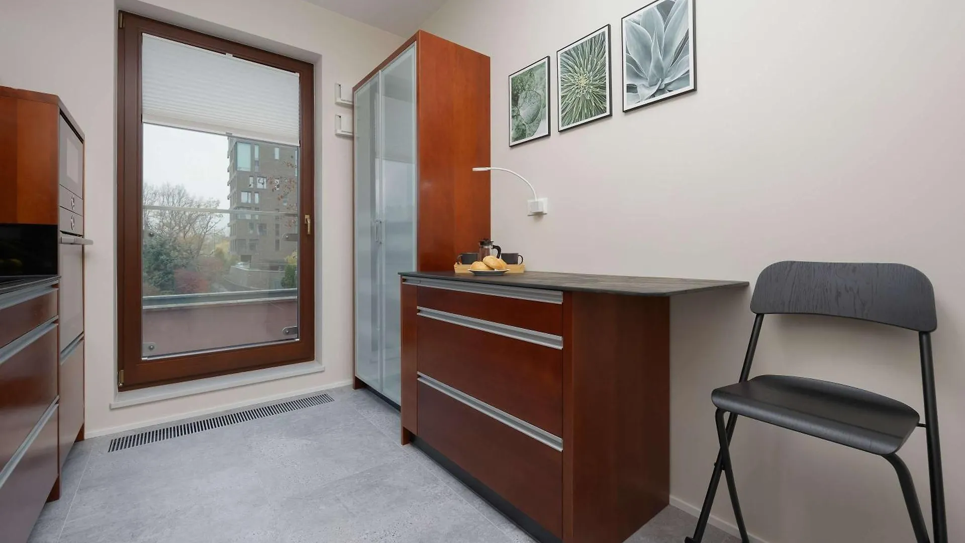 Air Conditioned Apartment With Parking And Desk For Remote Work In Warsaw By Noclegi Renters 0*,  Poland