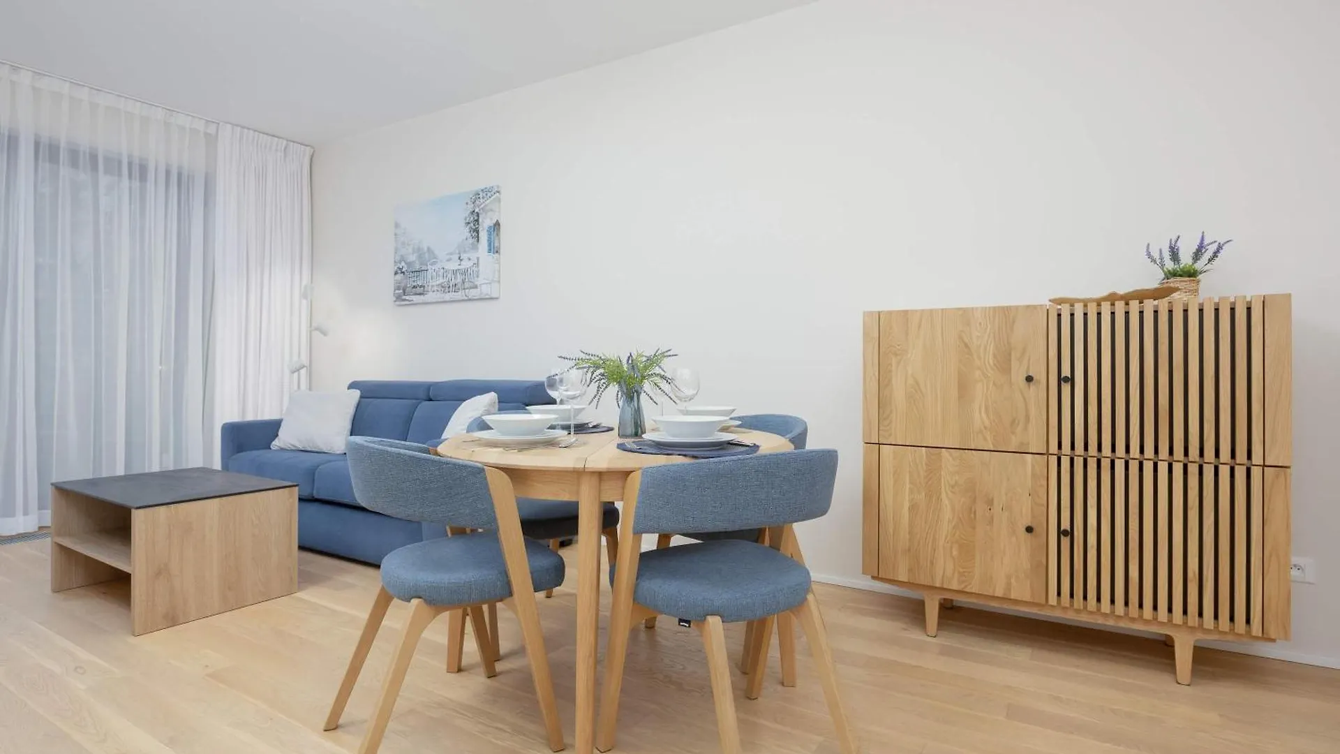 Air Conditioned Apartment With Parking And Desk For Remote Work In Warsaw By Noclegi Renters