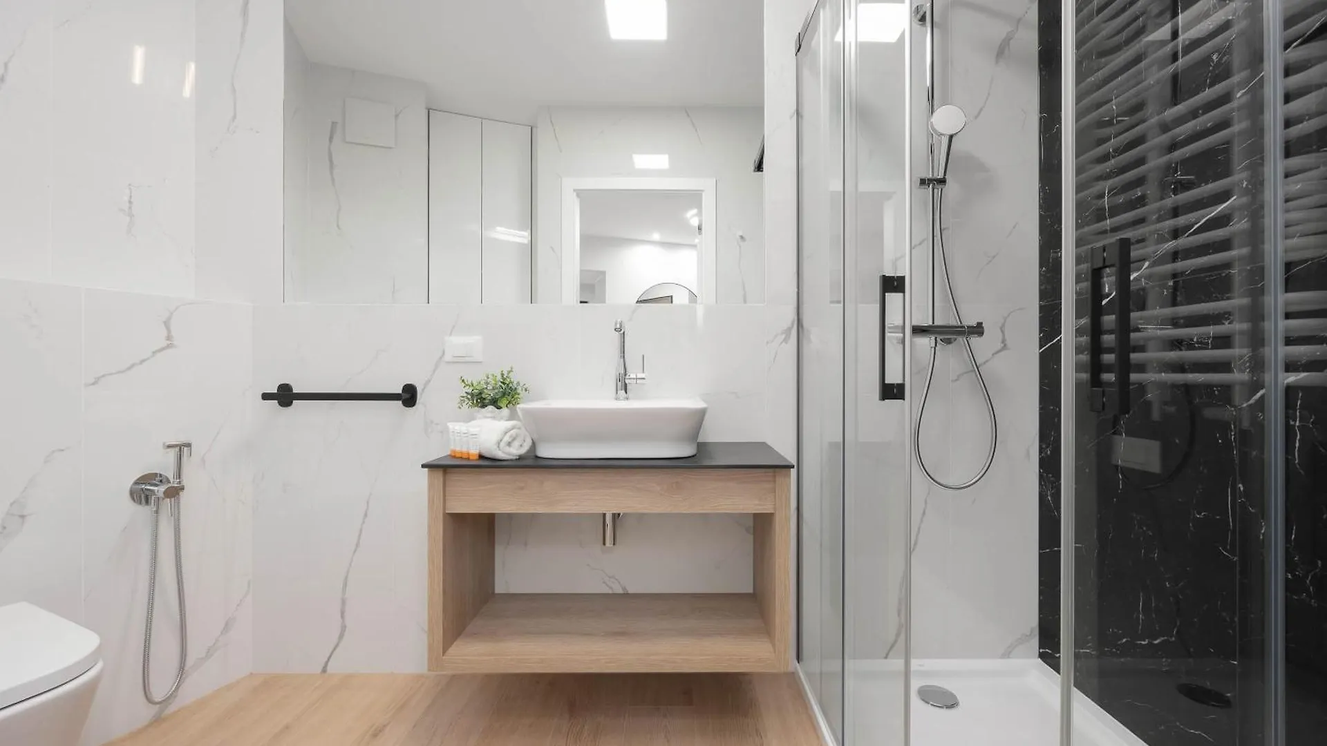 Air Conditioned Apartment With Parking And Desk For Remote Work In Warsaw By Noclegi Renters 0*,