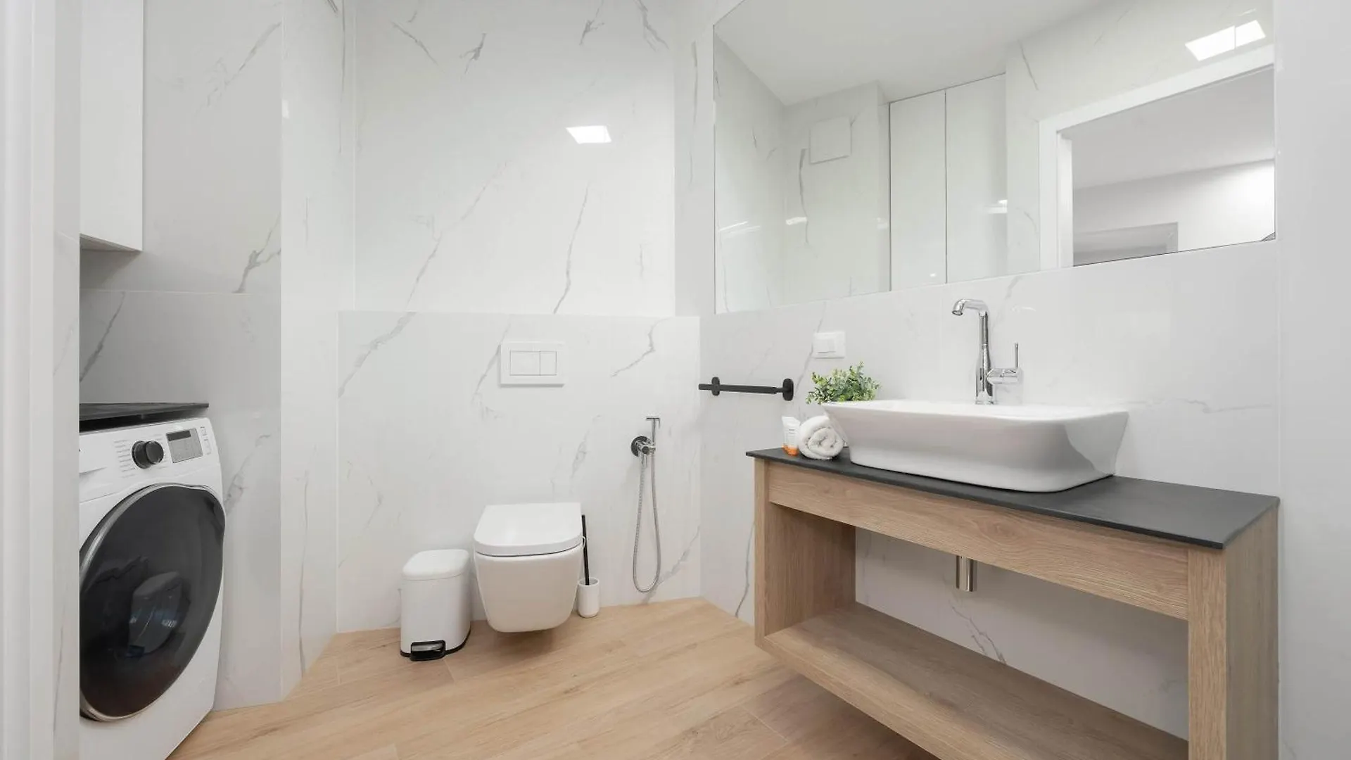 Air Conditioned Apartment With Parking And Desk For Remote Work In Warsaw By Noclegi Renters