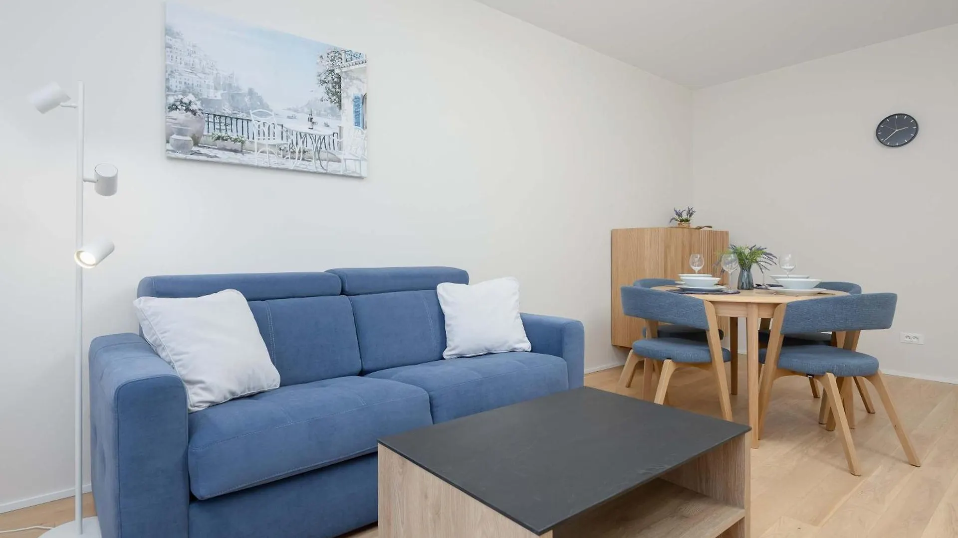 Air Conditioned Apartment With Parking And Desk For Remote Work In Warsaw By Noclegi Renters