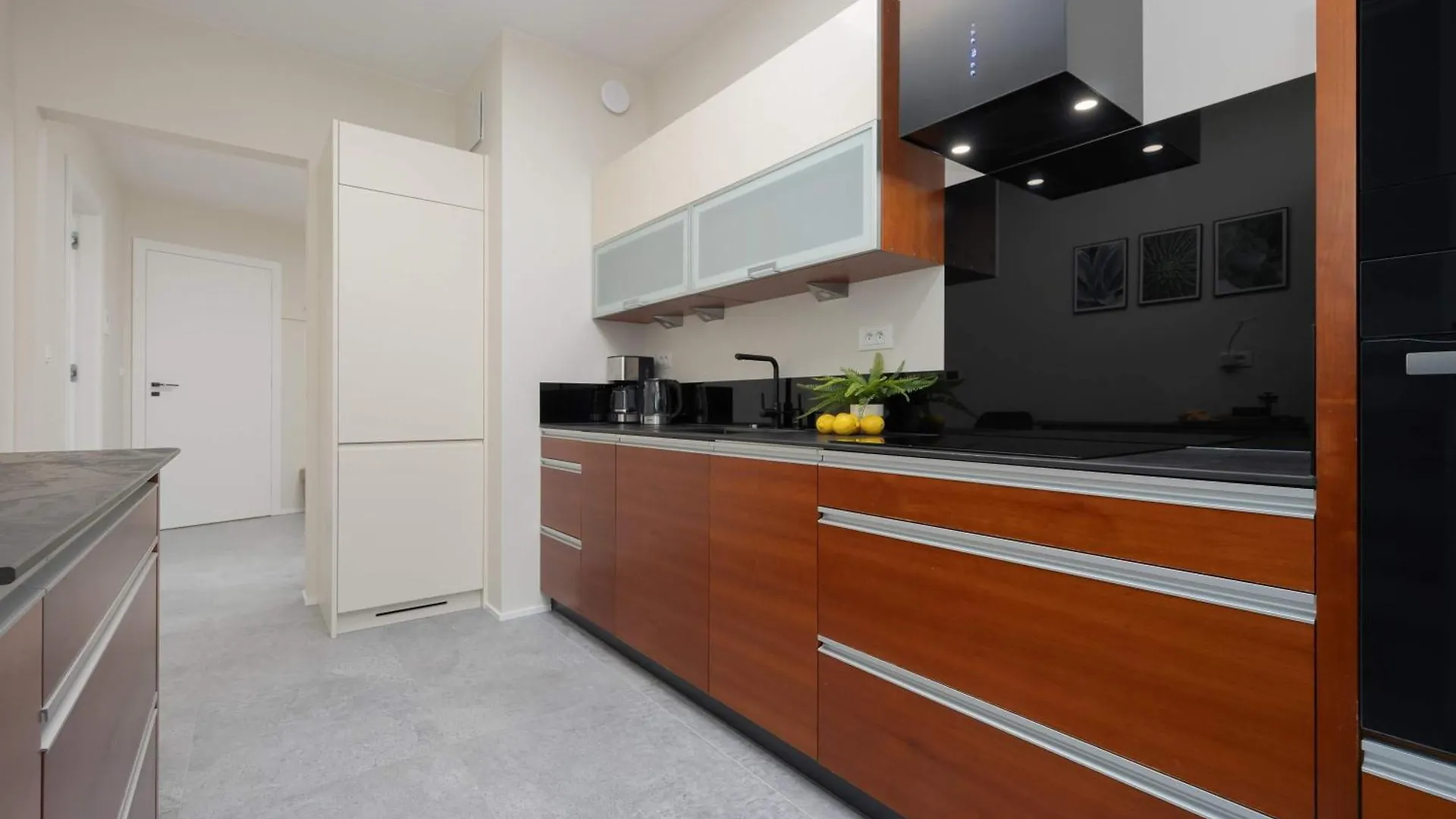Air Conditioned Apartment With Parking And Desk For Remote Work In Warsaw By Noclegi Renters