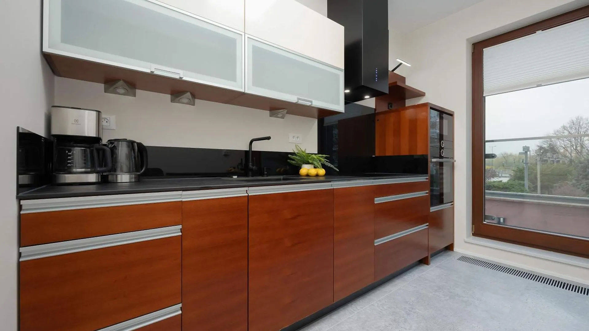 Air Conditioned Apartment With Parking And Desk For Remote Work In Warsaw By Noclegi Renters