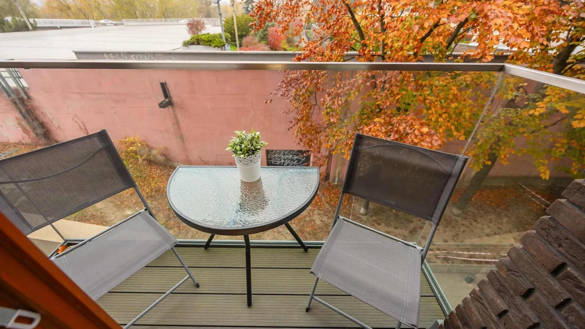 Air Conditioned Apartment With Parking And Desk For Remote Work In Warsaw By Noclegi Renters