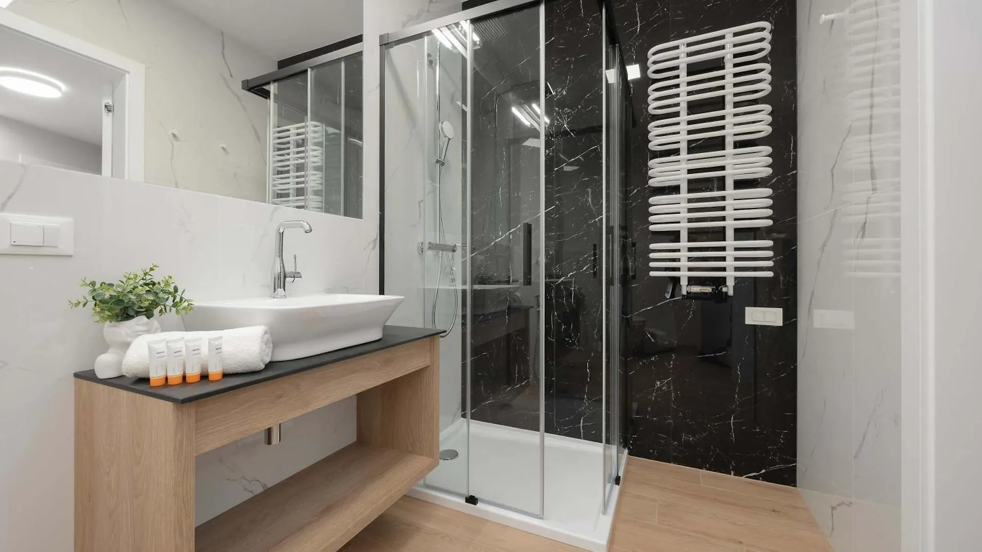 Air Conditioned Apartment With Parking And Desk For Remote Work In Warsaw By Noclegi Renters