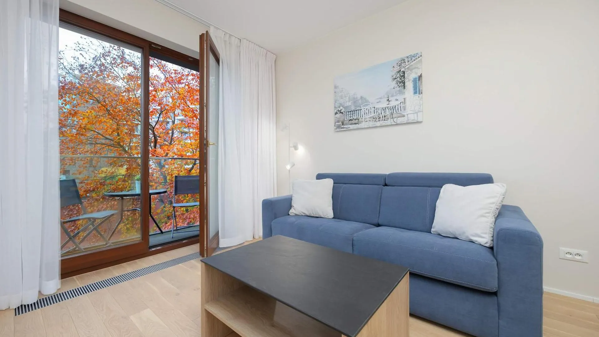 Air Conditioned Apartment With Parking And Desk For Remote Work In Warsaw By Noclegi Renters